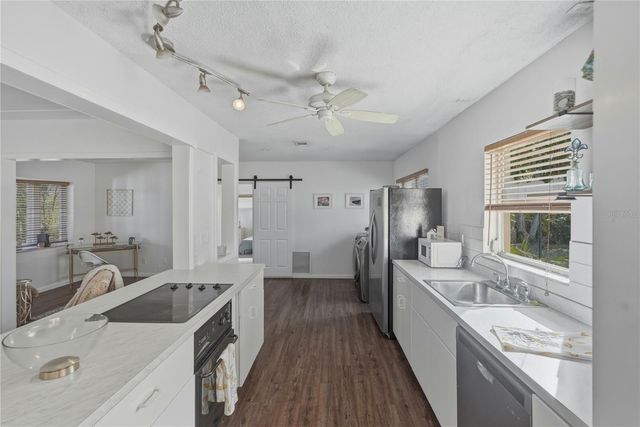 3515 COUNTRY CLUB WAY S, St Petersburg, FL 33712