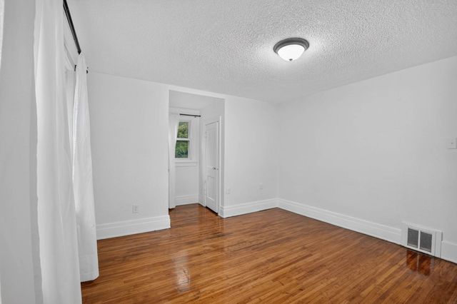 1216 Independence Avenue, Waterloo, IA 50703