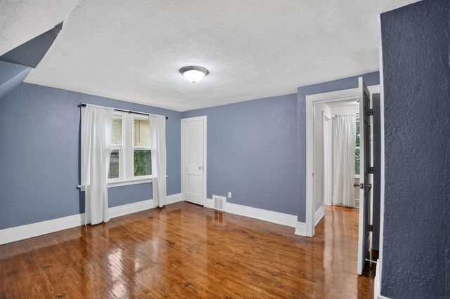 1216 Independence Avenue, Waterloo, IA 50703