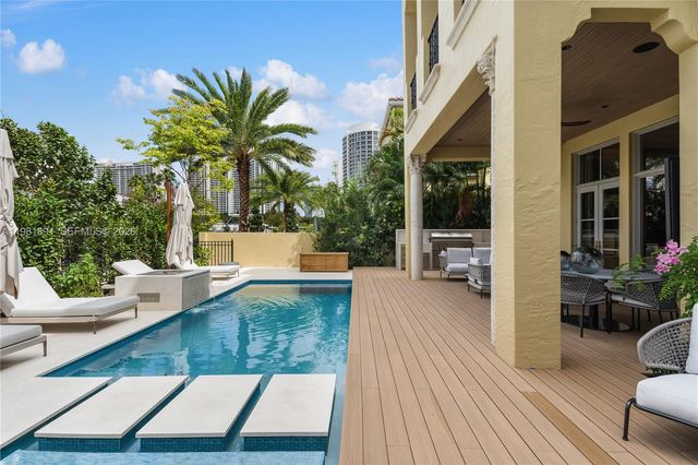 1522 Island Boulevard, Aventura, FL 33160