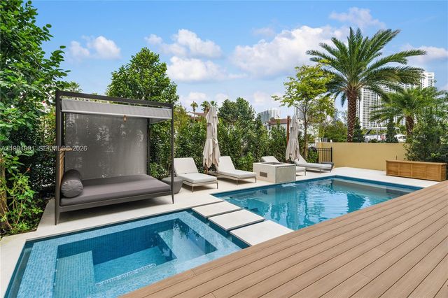 1522 Island Boulevard, Aventura, FL 33160