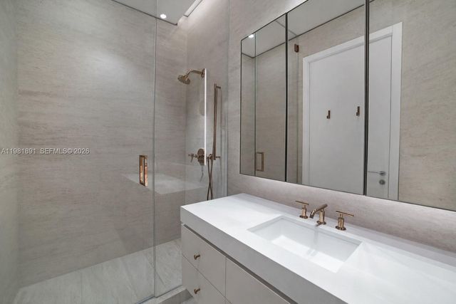 1522 Island Boulevard, Aventura, FL 33160