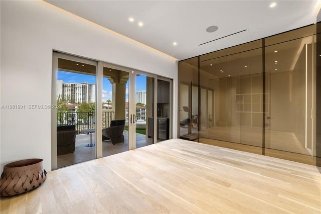 1522 Island Boulevard, Aventura, FL 33160