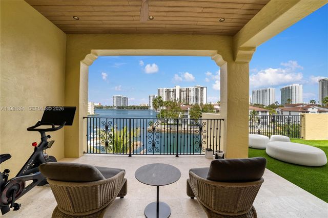 1522 Island Boulevard, Aventura, FL 33160