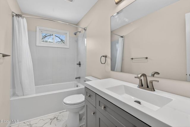 522 7th Avenue, Troy, NY 12182