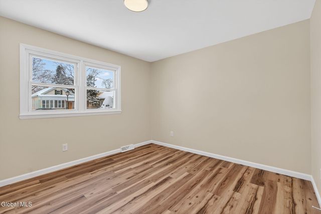 522 7th Avenue, Troy, NY 12182