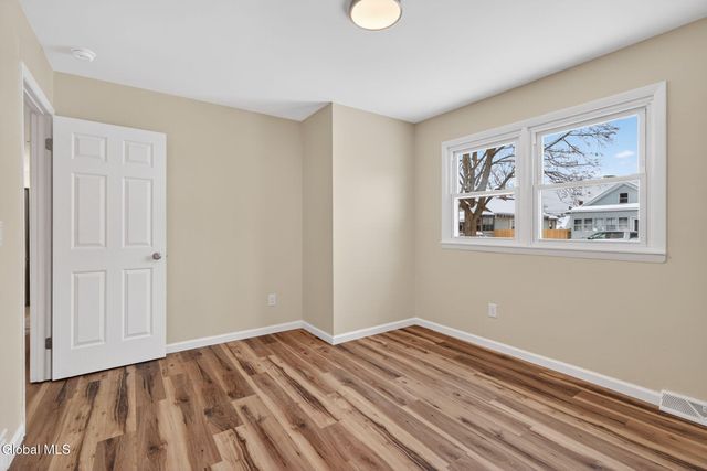 522 7th Avenue, Troy, NY 12182