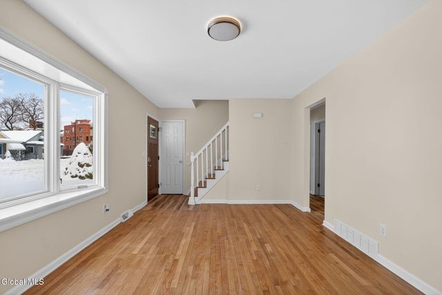 522 7th Avenue, Troy, NY 12182