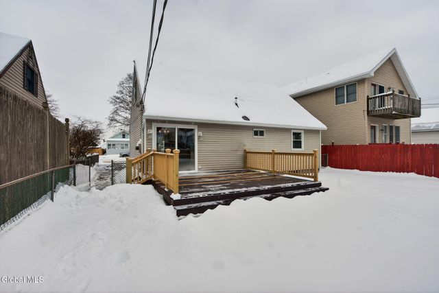 522 7th Avenue, Troy, NY 12182