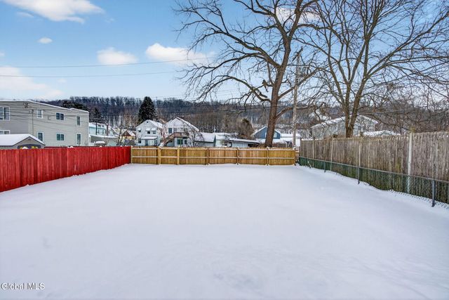 522 7th Avenue, Troy, NY 12182