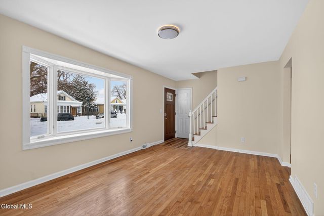 522 7th Avenue, Troy, NY 12182