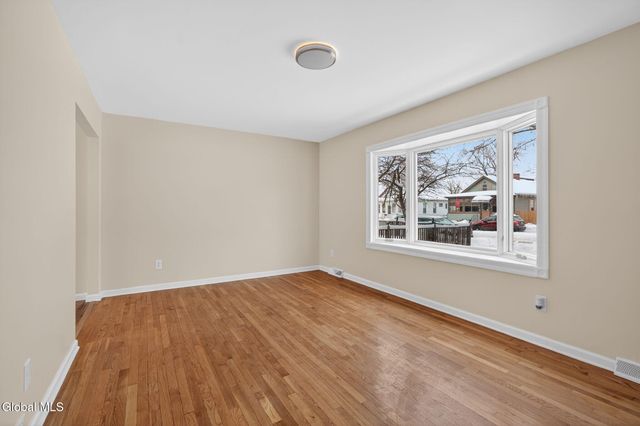 522 7th Avenue, Troy, NY 12182