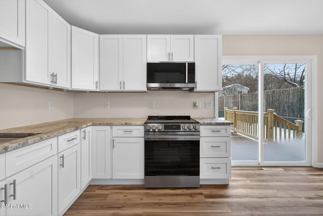 522 7th Avenue, Troy, NY 12182