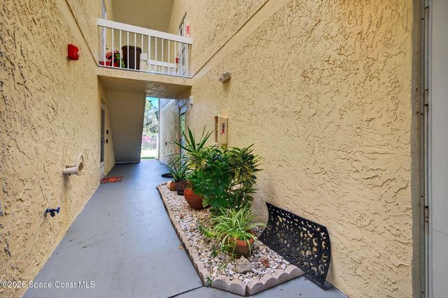 975 Sonesta Avenue NE 203, Palm Bay, FL 32905