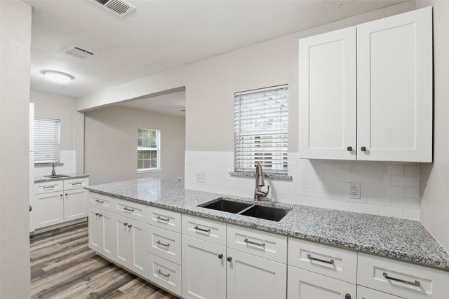 227 S Hampton Road, Dallas, TX 75208