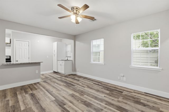 227 S Hampton Road, Dallas, TX 75208