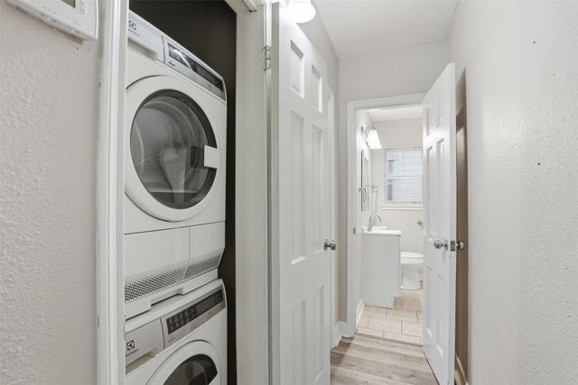 227 S Hampton Road, Dallas, TX 75208