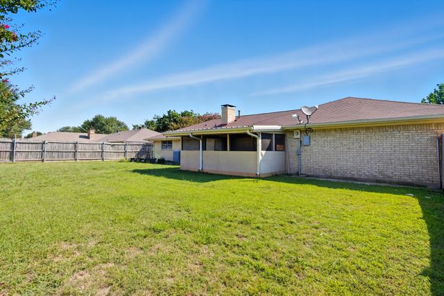 10304 Oak Creek Drive, Greenville, TX 75402