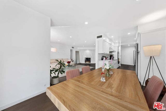 11970 Montana Avenue 207, Los Angeles, CA 90049