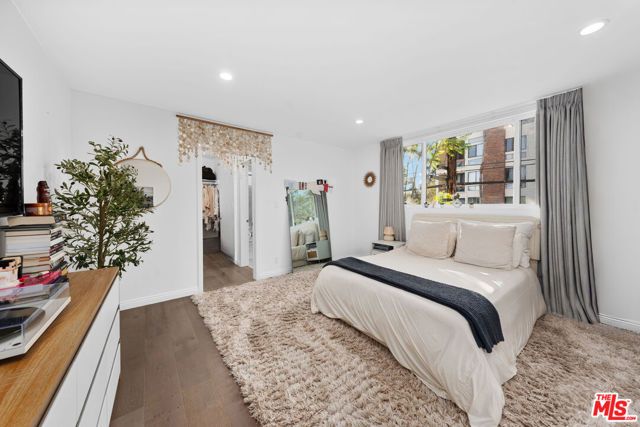 11970 Montana Avenue 207, Los Angeles, CA 90049