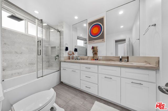 11970 Montana Avenue 207, Los Angeles, CA 90049