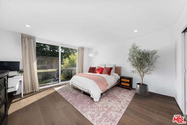 11970 Montana Avenue 207, Los Angeles, CA 90049