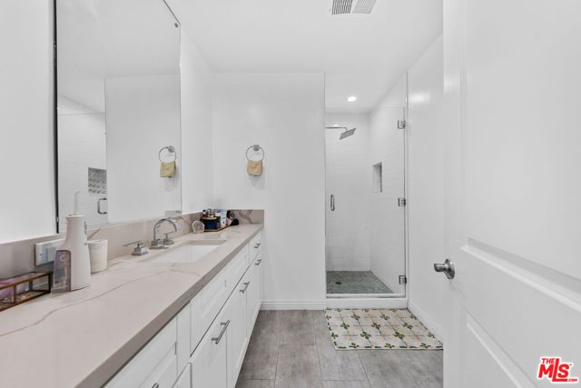 11970 Montana Avenue 207, Los Angeles, CA 90049
