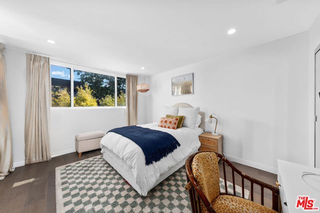 11970 Montana Avenue 207, Los Angeles, CA 90049