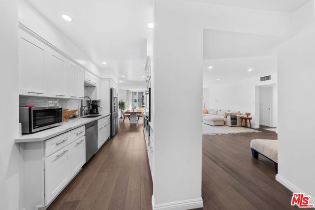 11970 Montana Avenue 207, Los Angeles, CA 90049
