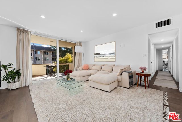 11970 Montana Avenue 207, Los Angeles, CA 90049