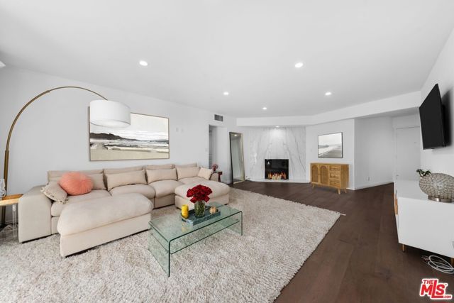 11970 Montana Avenue 207, Los Angeles, CA 90049