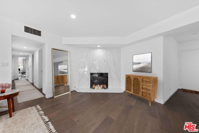 11970 Montana Avenue 207, Los Angeles, CA 90049