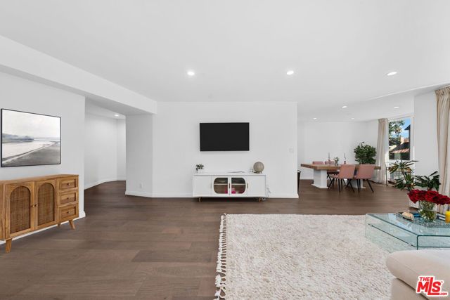 11970 Montana Avenue 207, Los Angeles, CA 90049