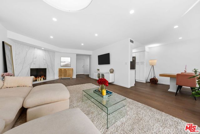 11970 Montana Avenue 207, Los Angeles, CA 90049