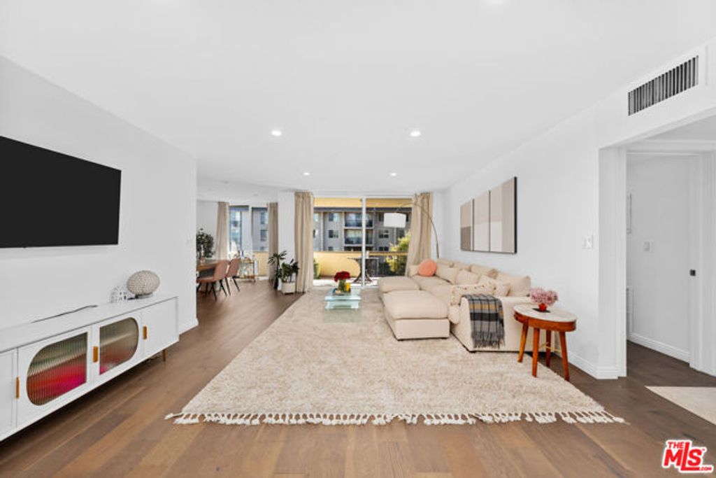11970 Montana Avenue 207, Los Angeles, CA 90049