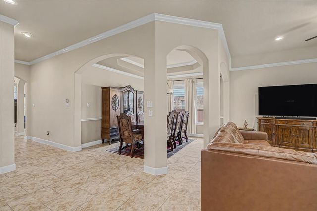 102 N Victoriana Circle, Spring, TX 77389