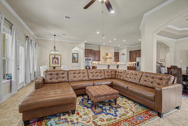 102 N Victoriana Circle, Spring, TX 77389