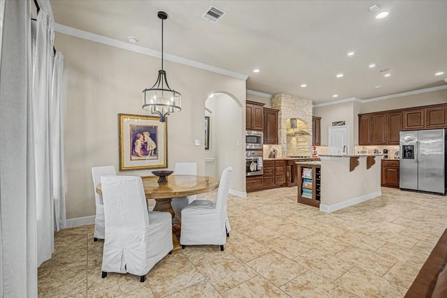 102 N Victoriana Circle, Spring, TX 77389