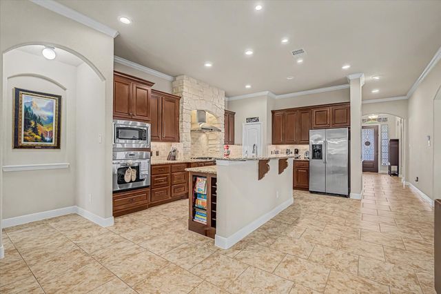 102 N Victoriana Circle, Spring, TX 77389