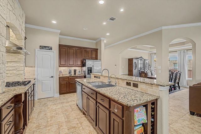 102 N Victoriana Circle, Spring, TX 77389