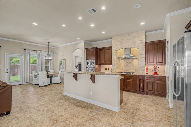 102 N Victoriana Circle, Spring, TX 77389