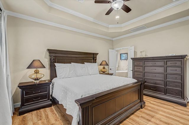 102 N Victoriana Circle, Spring, TX 77389
