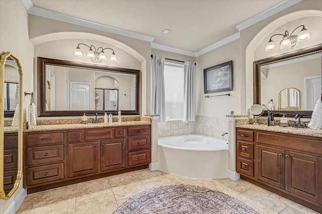 102 N Victoriana Circle, Spring, TX 77389