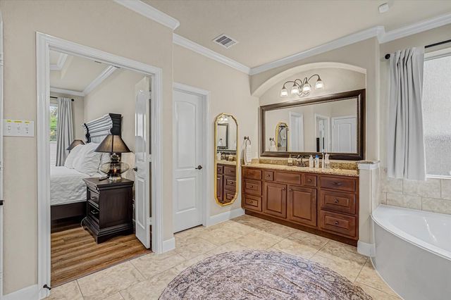 102 N Victoriana Circle, Spring, TX 77389