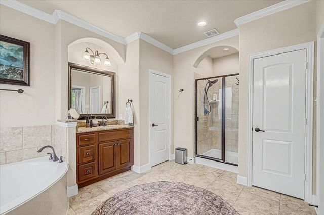 102 N Victoriana Circle, Spring, TX 77389