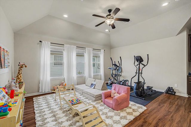 102 N Victoriana Circle, Spring, TX 77389