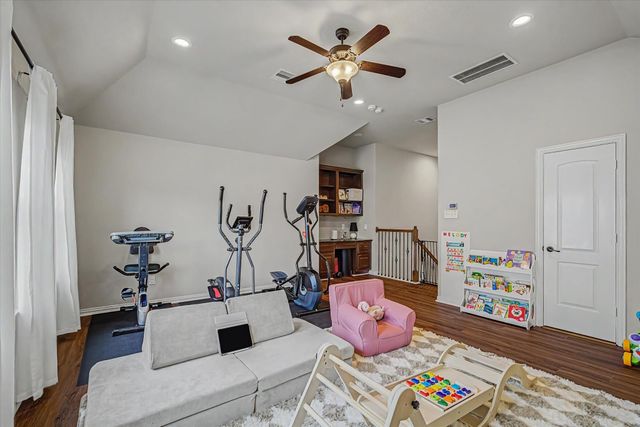102 N Victoriana Circle, Spring, TX 77389