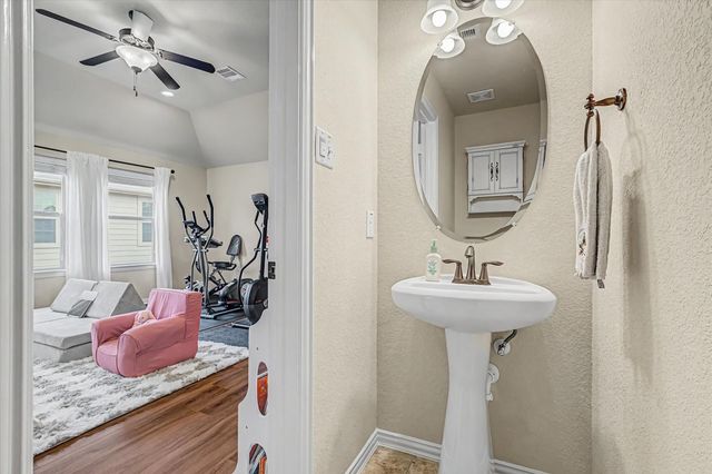 102 N Victoriana Circle, Spring, TX 77389