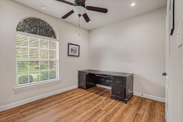 102 N Victoriana Circle, Spring, TX 77389