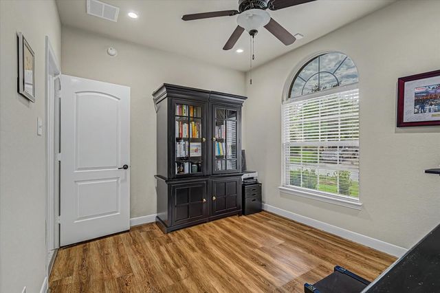 102 N Victoriana Circle, Spring, TX 77389